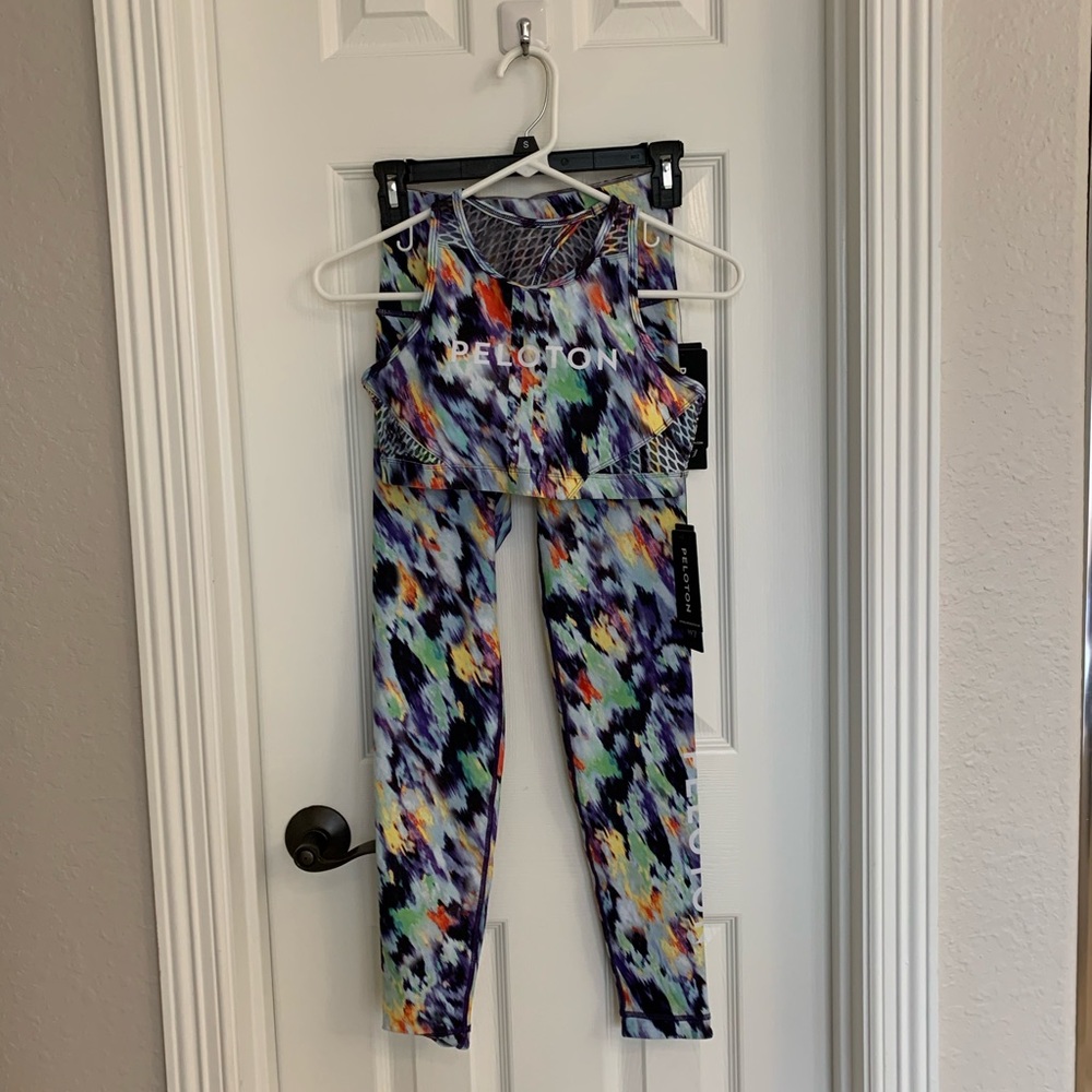 New with tags small peloton WITH set